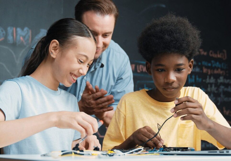How STEM Competitions Support Online Middle School Programs and Build Engineering Skills